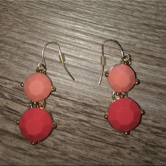 Charming Charlie’s Coral Necklace - Picture 3 of 3